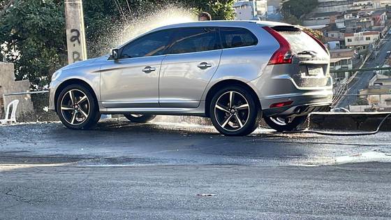 VOLVO XC60 3.0 T6 RD AWD TURBO GASOLINA 4P AUTOMÁTICO VOLVO XC60 3.0 T6 RD AWD TURBO GASOLINA 4P AUTOMÁTICO
